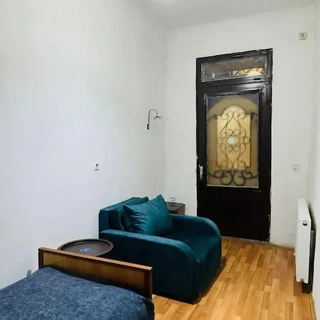 Cozy Art House In An Old Tbilisi Apartment Exterior photo